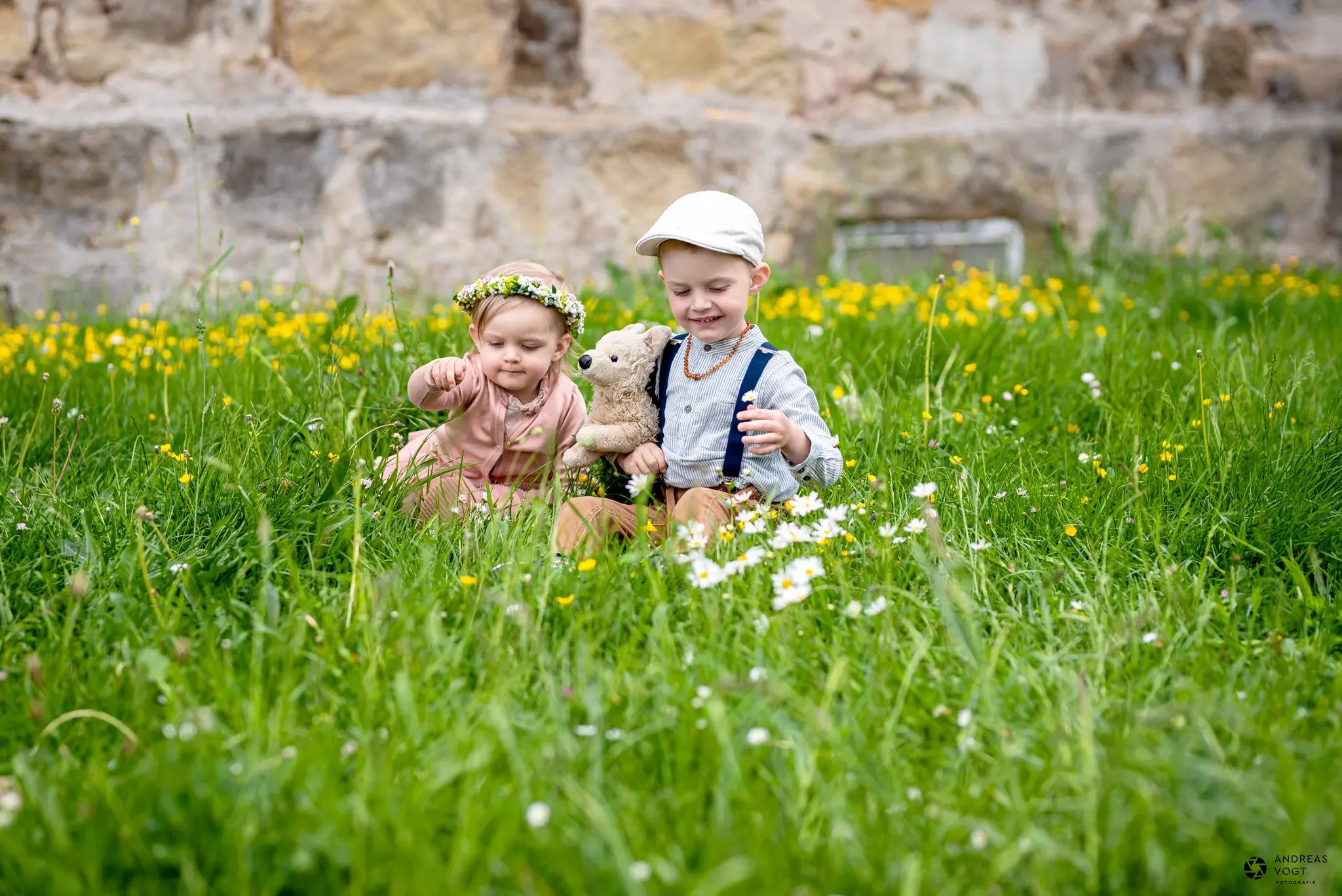 Familienfoto mit Bruder und Schwester - Fotograf aus Aalen Andreas Vogt