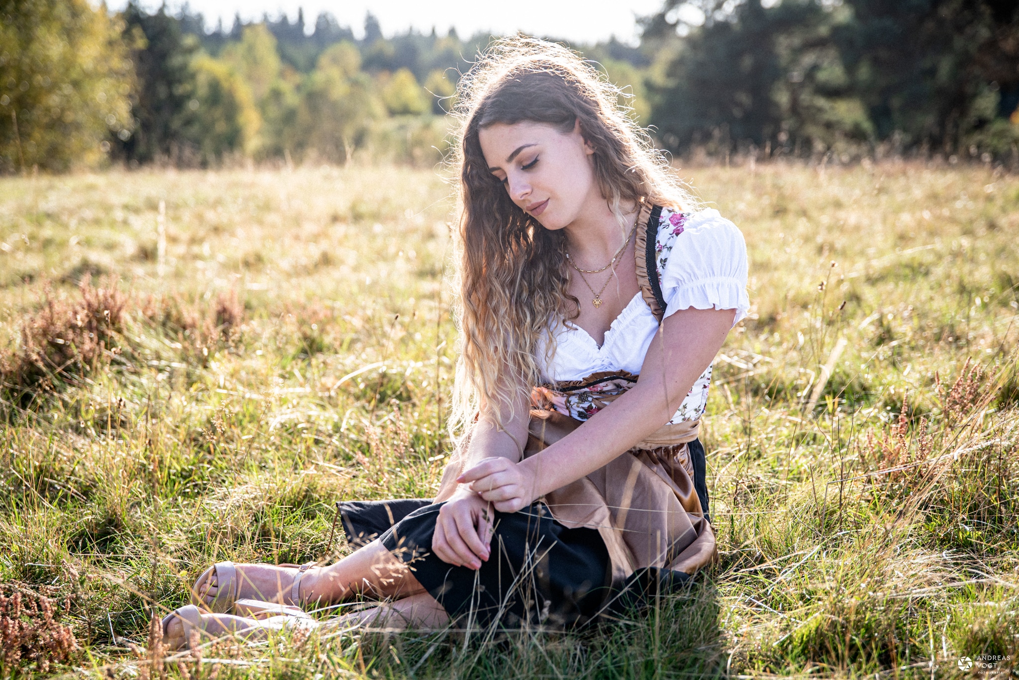 Dirndl Fotos mit Selina in der Nähe von Aalen - Andreas Vogt Fotograf aus Aalen