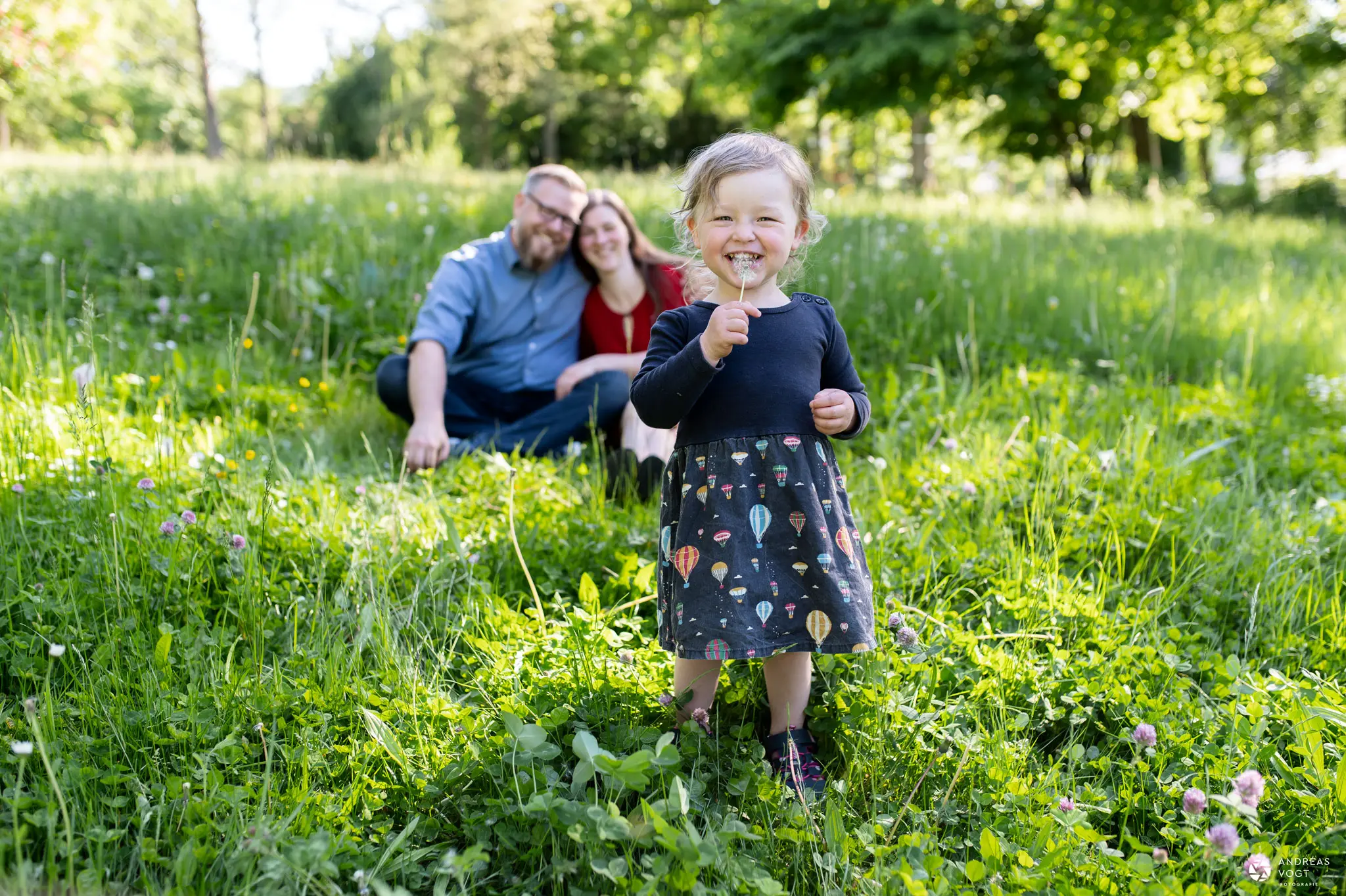 Eltern mit Tochter bei Familienfotoshooting - Fotograf Andreas Vogt