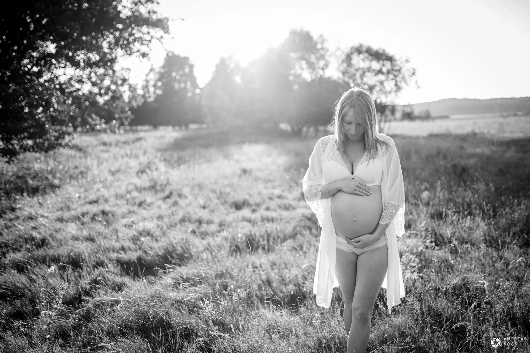 Babybauchfotos in Dessous und als Aktfotos - Fotograf Andreas Vogt aus Aalen