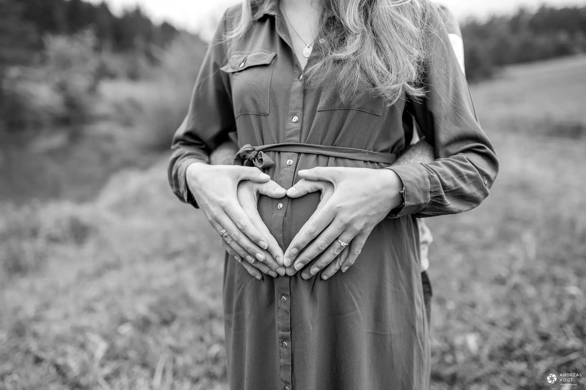 Babybauchfoto mit Herz - Fotograf Andreas Vogt aus Aalen