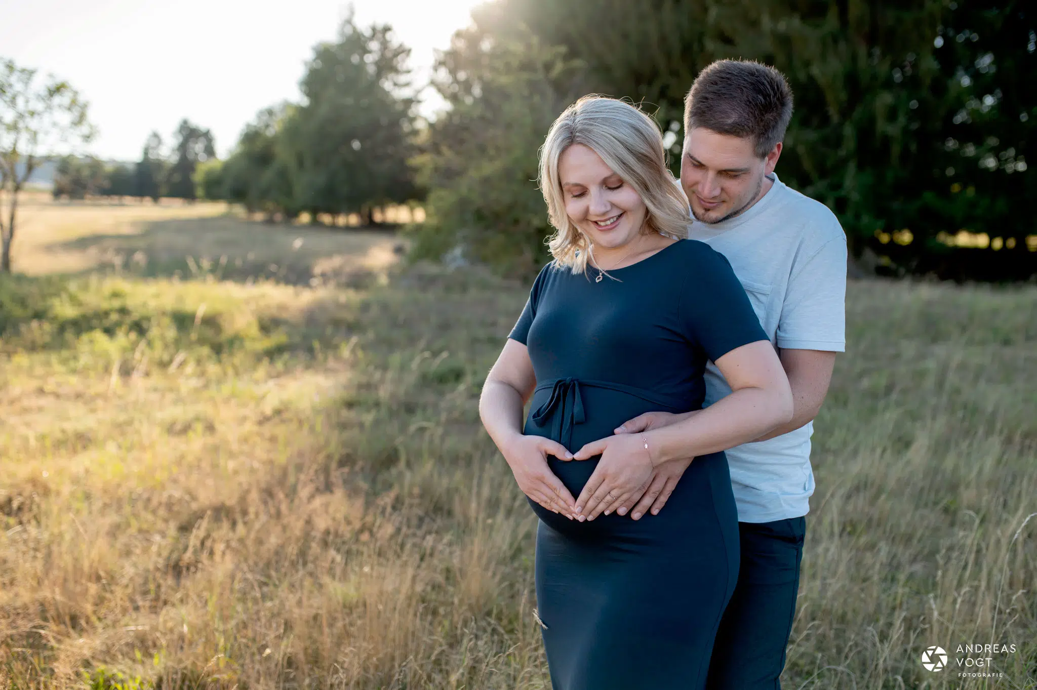 babybauchfotoshooting im sommer - fotograf andreas vogt aus aalen