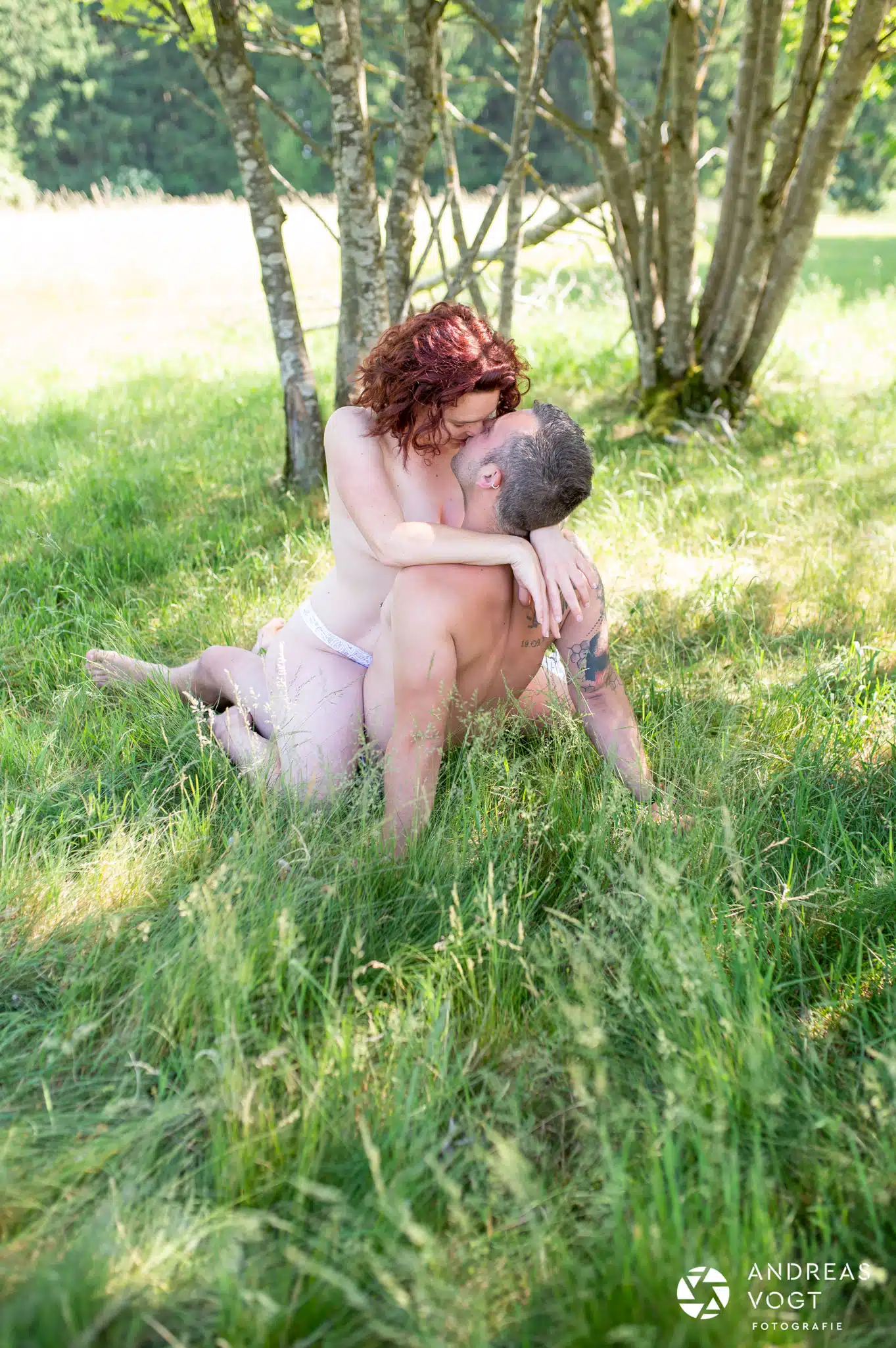 Erotische Pärchenfotos im Wald