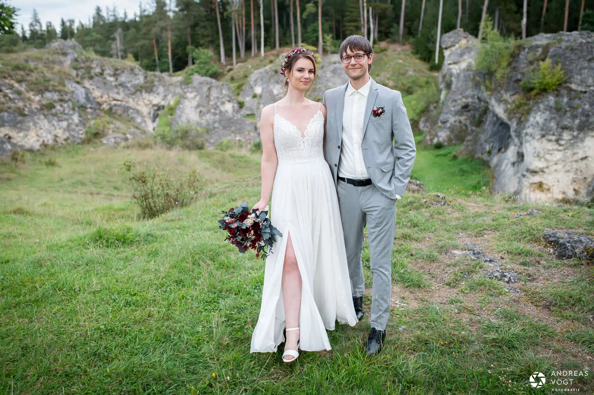 Jasmin und Matze bei ihrem Brautpaarfotoshooting im Wental - Fotograf Andreas Vogt