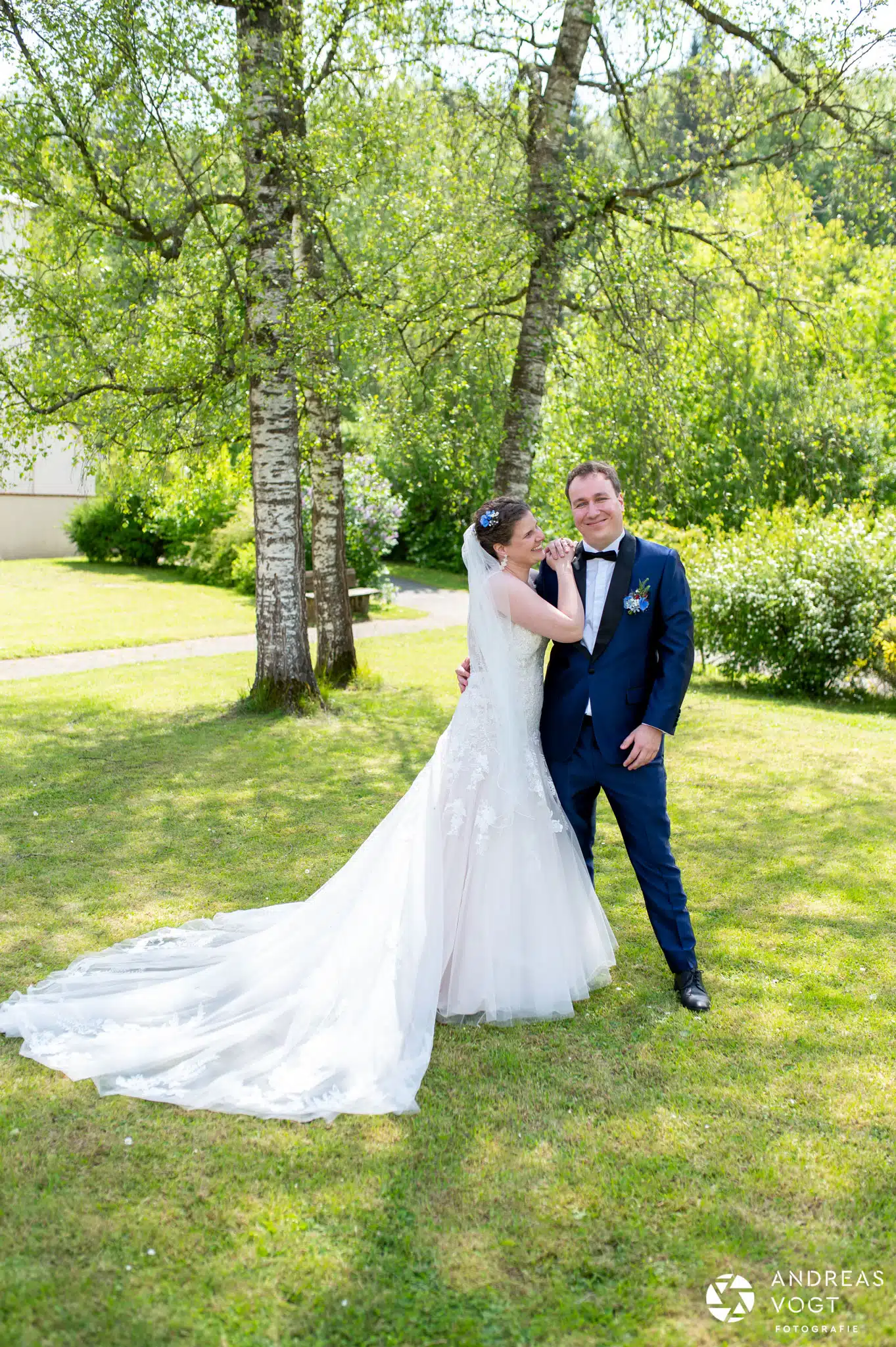 Brautpaarfotos bei Sonnenschein mit Marie und Gregor - Hochzeitsfotograf Andreas Vogt